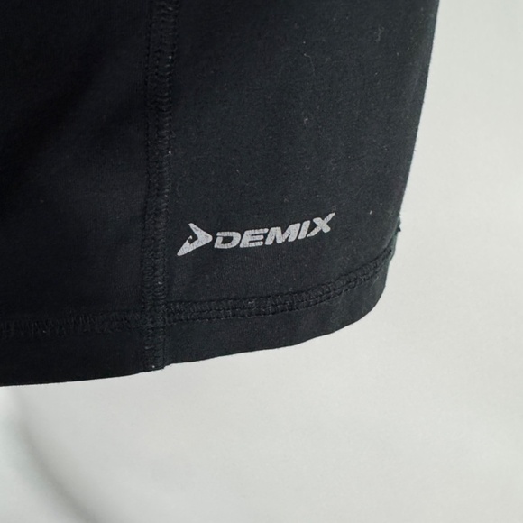 Demix Women’s Size Small Black Graphic Print Short Sleeve Athletic Tee Shirt - Picture 4 of 4